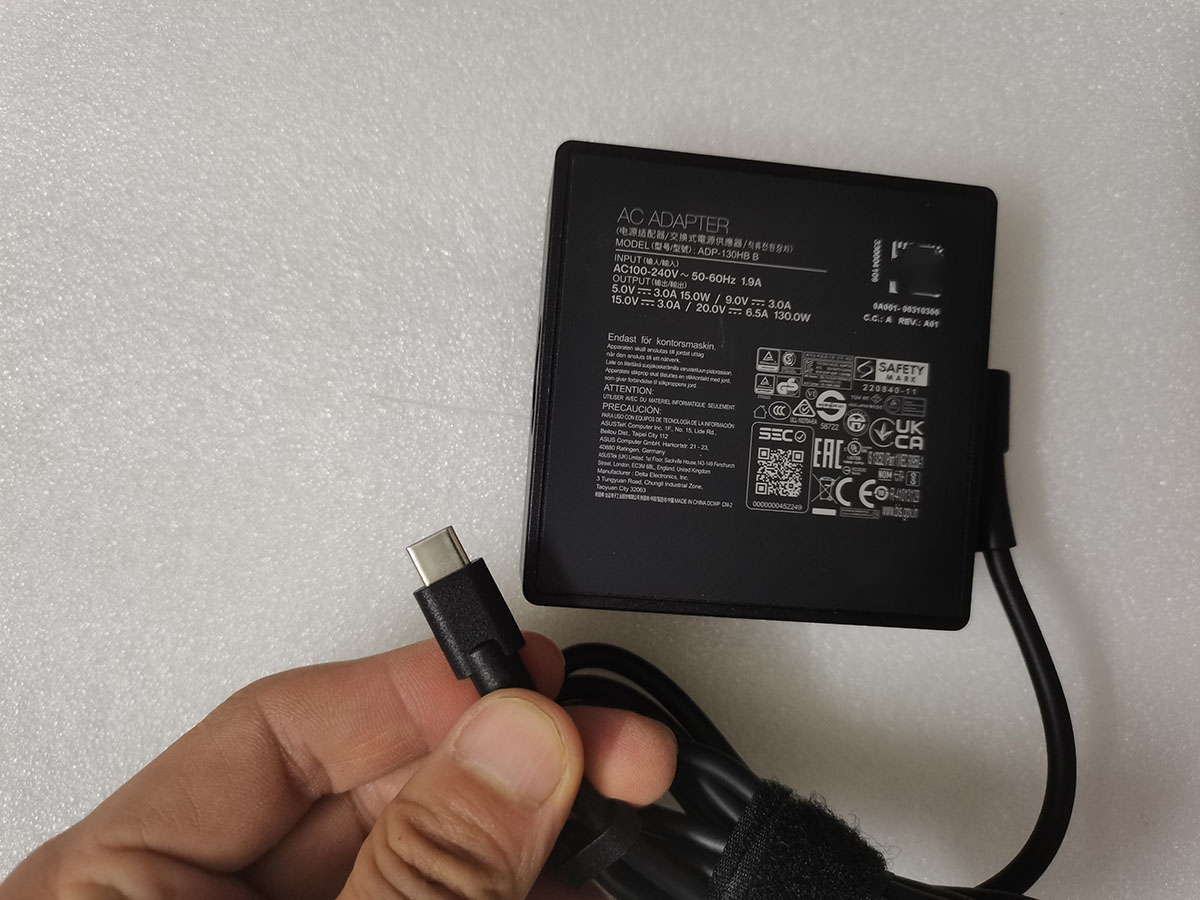 Zasilacz sieciowy ADP-130HB B  – Pc Gaming Asus Rog recenzja i cena
